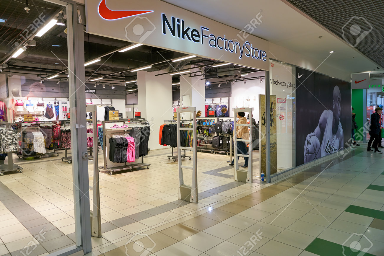 サンクトペテルブルクでサンクトペテルブルク ロシア連邦 17 年 10 月頃 ナイキ ファクトリー ストア の写真素材 画像素材 Image 8491