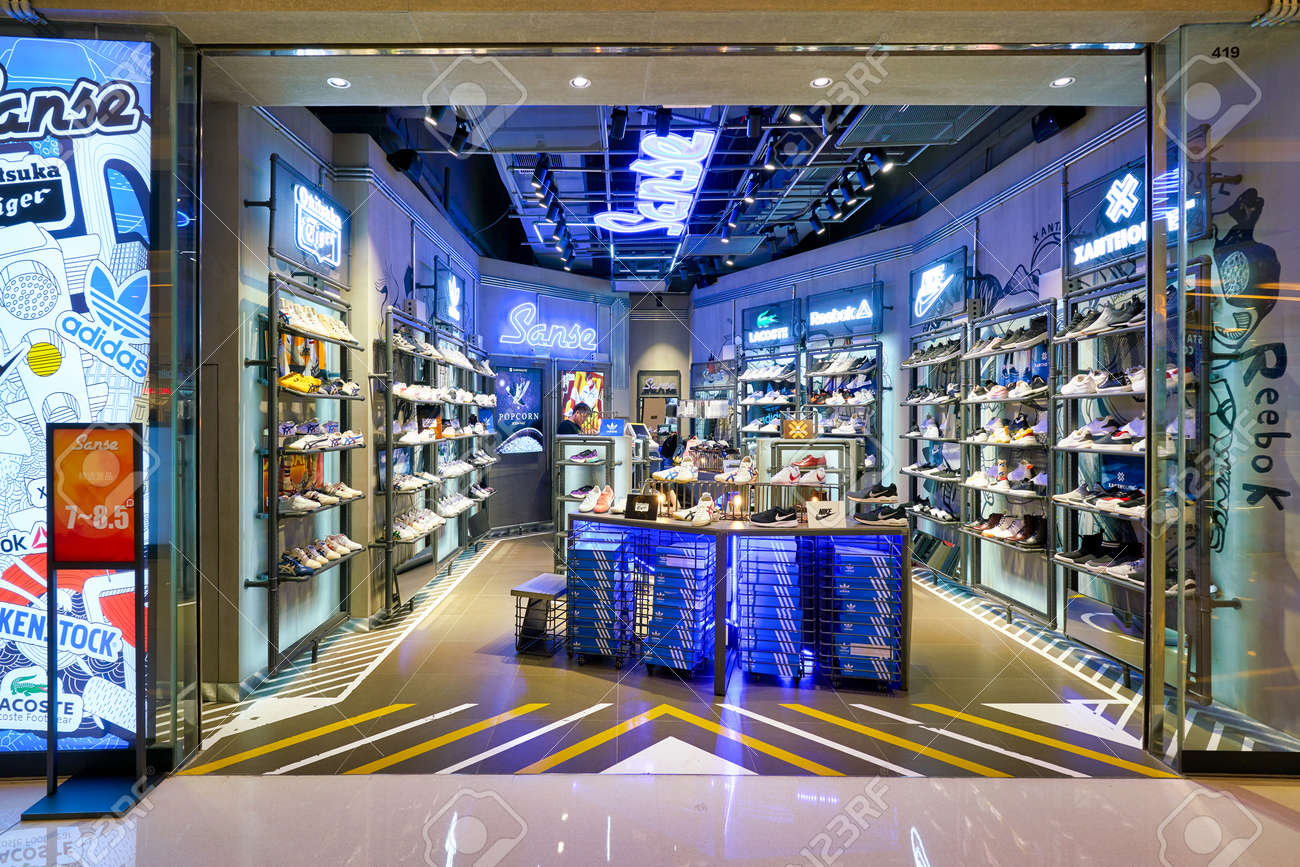Regaño Hay una necesidad de Chirrido SHENZHEN, CHINA - CIRCA APRIL, 2019: Shoes On Display At Sanse.. Stock Photo, Picture And Royalty Free Image. Image 135604963. Regaño Hay una necesidad de Chirrido SHENZHEN, CHINA - CIRCA APRIL, 2019: Shoes On Display At Sanse.. Stock Photo, Picture And Royalty Free Image. Image 135604963.