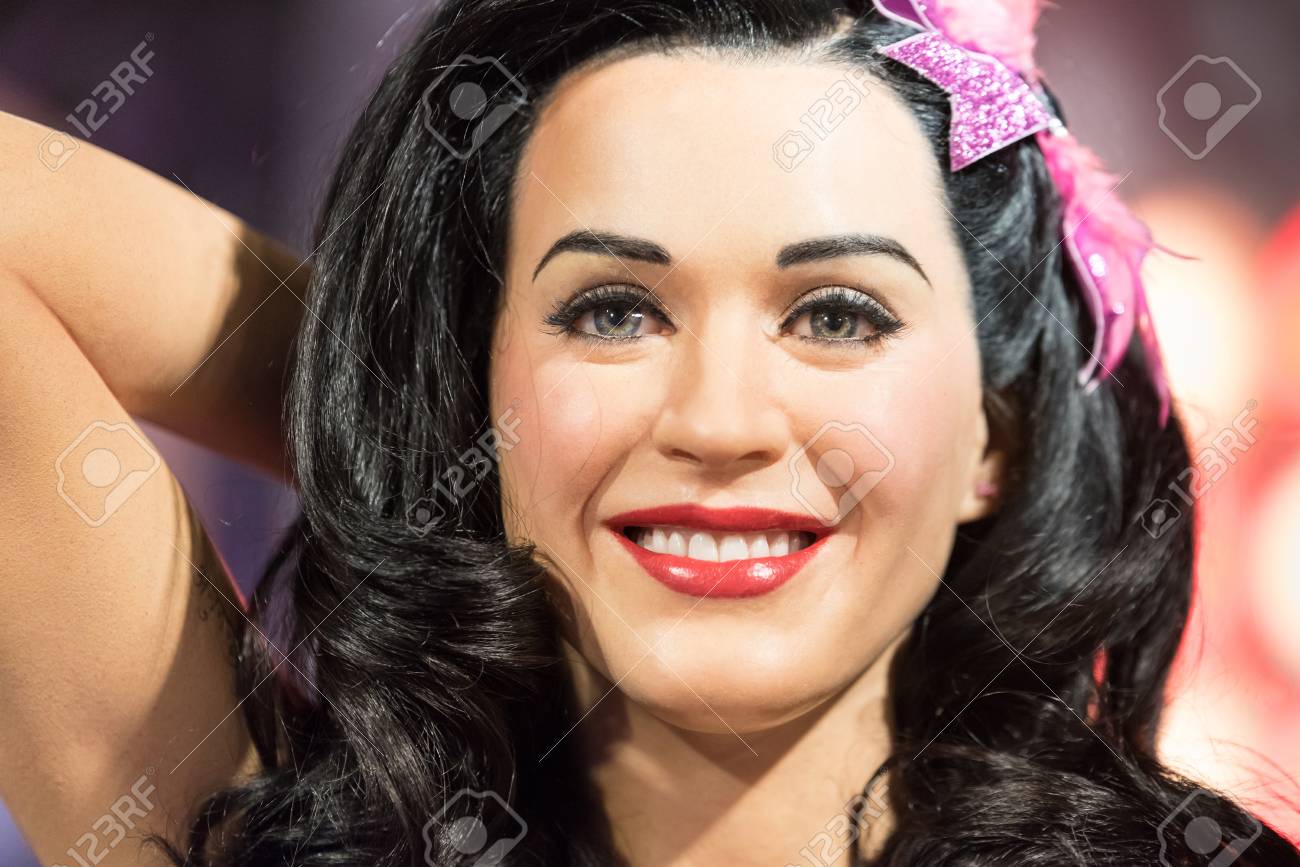 バンコク 1 月 29 蝋 バンコク タイで 16 年 1 月 29 日にマダムタッソー蝋人形館に展示のケイティ ペリー マダムタッソー 蝋人形館の最新の分岐ホスト多くのスターや有名人のろう人形館 の写真素材 画像素材 Image