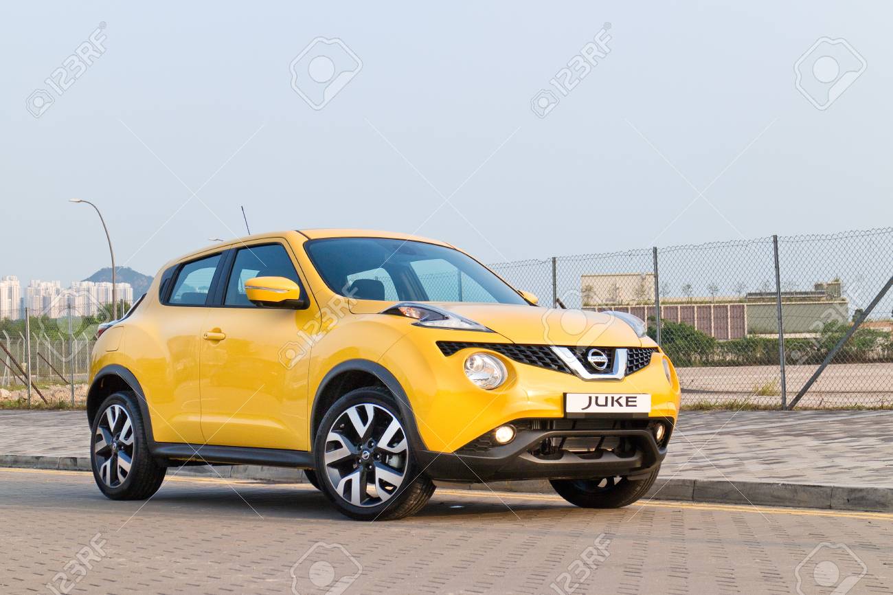Hong Kong 中国 14 年 10 月 9 日 Hong Kong で 14 年 10 月 9 日に日産ジューク 1 2 掘るターボ 14年テストのドライブ の写真素材 画像素材 Image