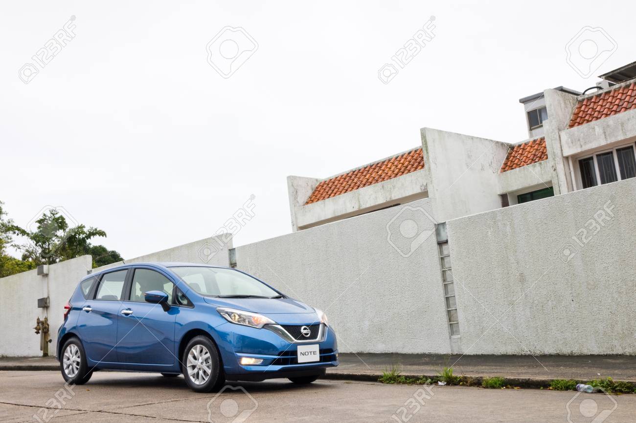 16 年 11 月 10 日香港で香港 中国 16 年 11 月 10 日 日産ノート ドライブ日 の写真素材 画像素材 Image