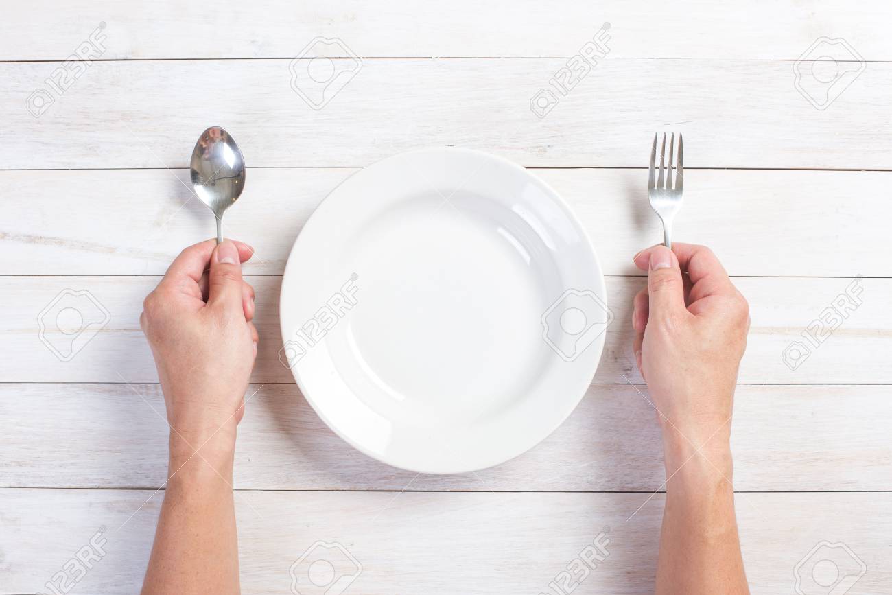 レストランと食べ物のテーマ フォークとスプーンを持つ人間の手 の写真素材 画像素材 Image レストランと食べ物のテーマ フォークとスプーンを持つ人間の手 の写真素材 画像素材 Image