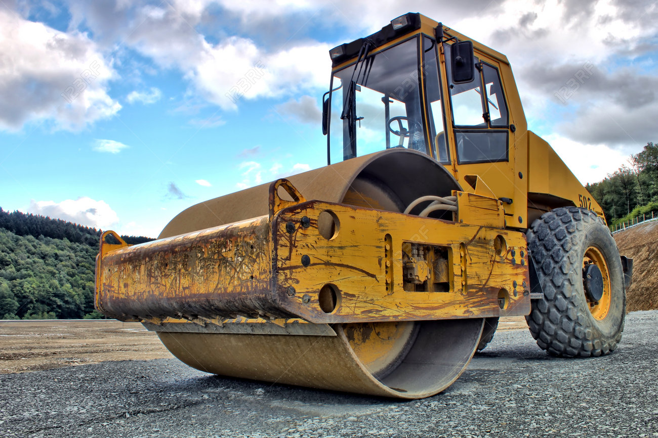 C'est le temps de finir en force 14380250-rouleau-compresseur-que-hdr-image-Banque-d%27images