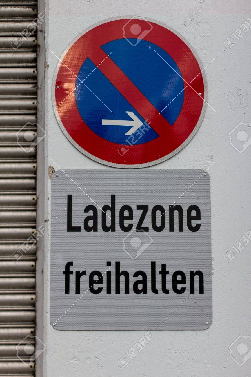 ドイツで駐車禁止標識 の写真素材 画像素材 Image