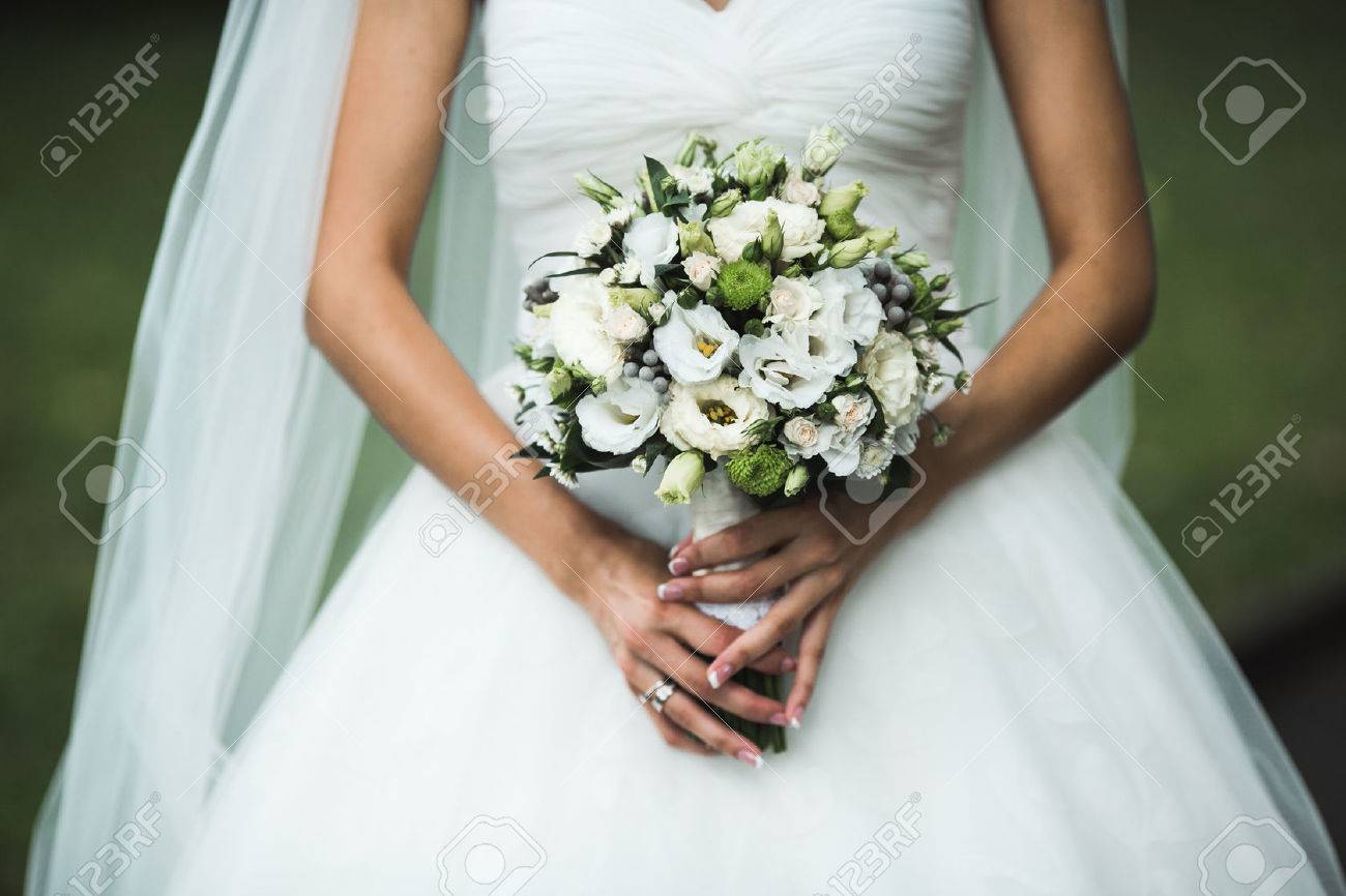 Very beautiful wedding bouquet in hands of the bride - 40605783 Very beautiful wedding bouquet in hands of the bride - 40605783