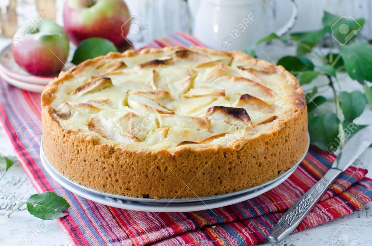 Tarte Aux Pommes Et Creme Anglaise Banque D Images Et Photos