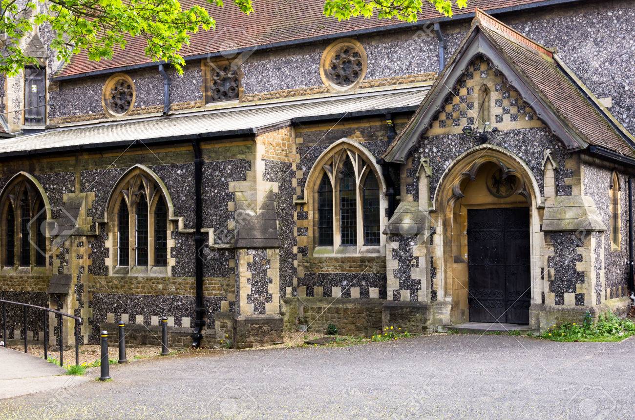 ロンドンのクロイドンのどこかに小さな中世教会 の写真素材 画像素材 Image ロンドンのクロイドンのどこかに小さな中世教会 の写真素材 画像素材 Image