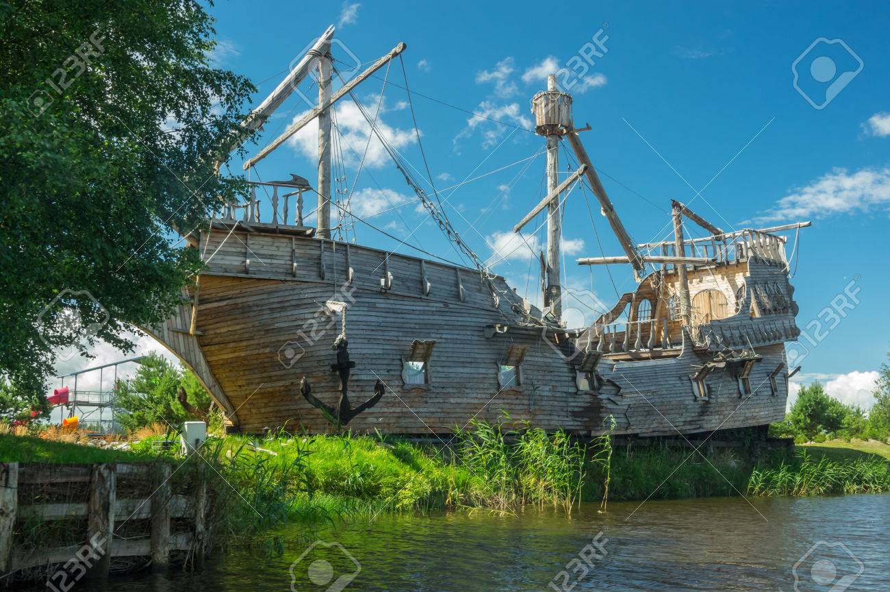 海賊船 古い Woode 船の難破船 の写真素材 画像素材 Image