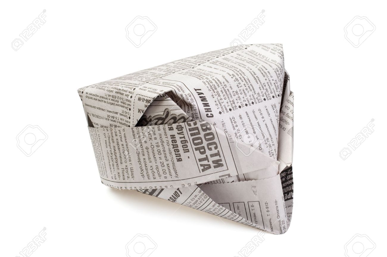 Sombrero De Del Diario Que Está Aislada Sobre Un Fondo Blanco Fotos, Retratos, Imágenes Y Fotografía De Archivo Libres De Derecho. Image 6440033.