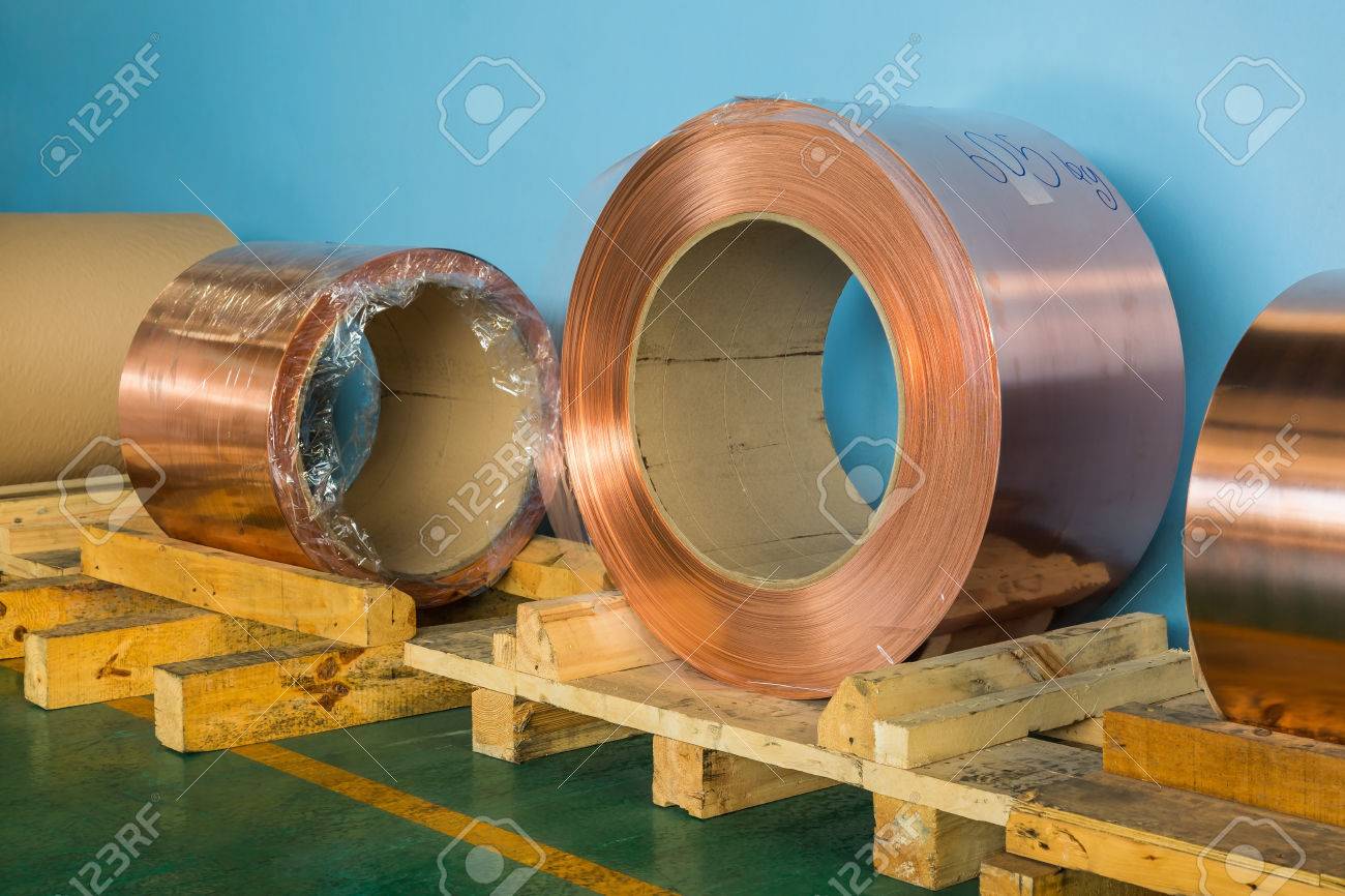 銅圧延品またはストレージ領域 指揮者変圧器製造の原料の銅箔シート の写真素材 画像素材 Image