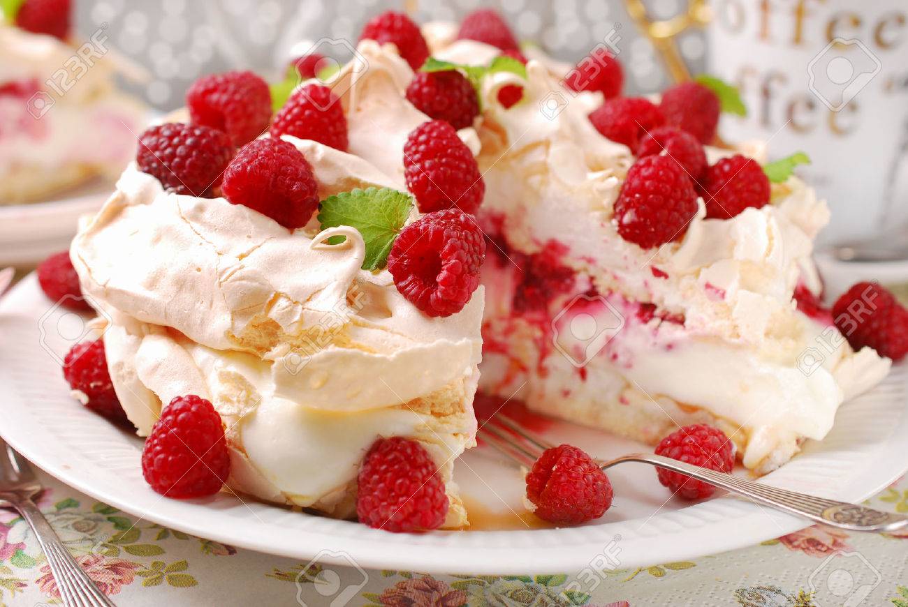 meringue pavlova cake with whipped cream,caramel and fresh raspberries - 31518130 meringue pavlova cake with whipped cream,caramel and fresh raspberries - 31518130