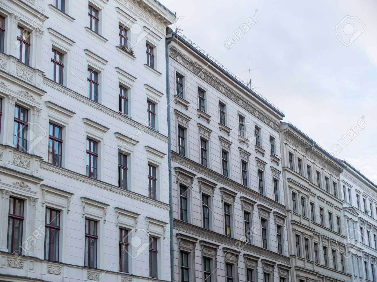 klassische architektonische gebäude niedrige winkelarchitektonische außenansicht von städtischen niedrigen aufstiegsgebäuden mit klassischen ausrüstungseigenschaften von städtischen klassische architektonische gebäude niedrige winkelarchitektonische außenansicht von städtischen niedrigen aufstiegsgebäuden mit klassischen ausrüstungseigenschaften von städtischen