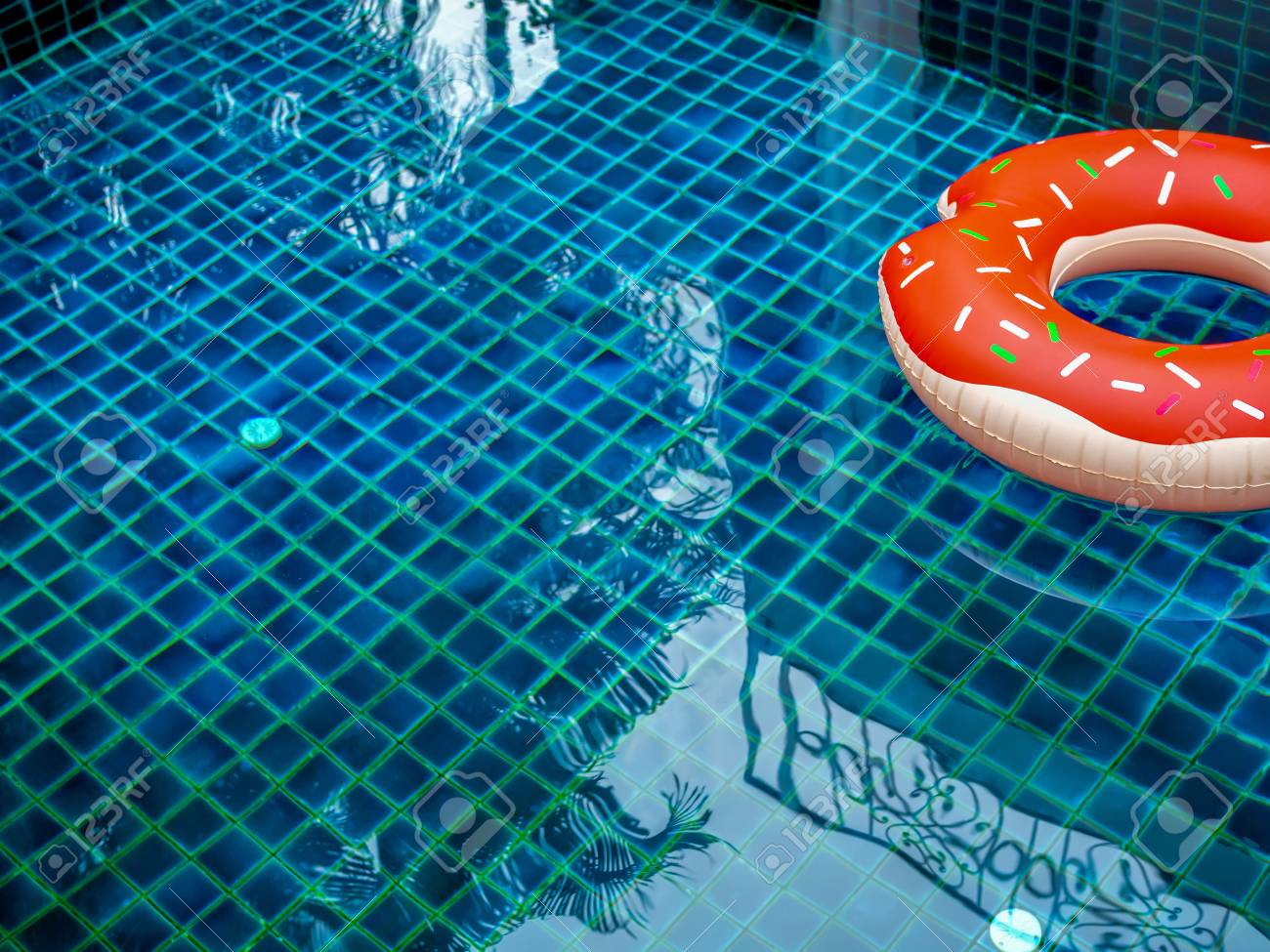 floating ring pool