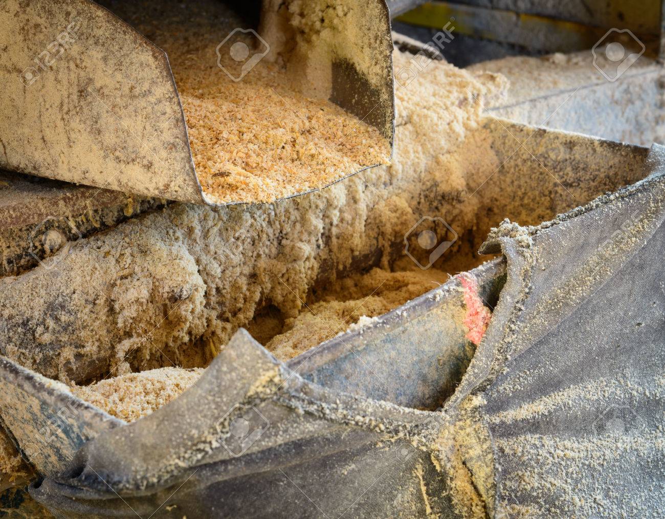 精米機の米ぬか の写真素材 画像素材 Image