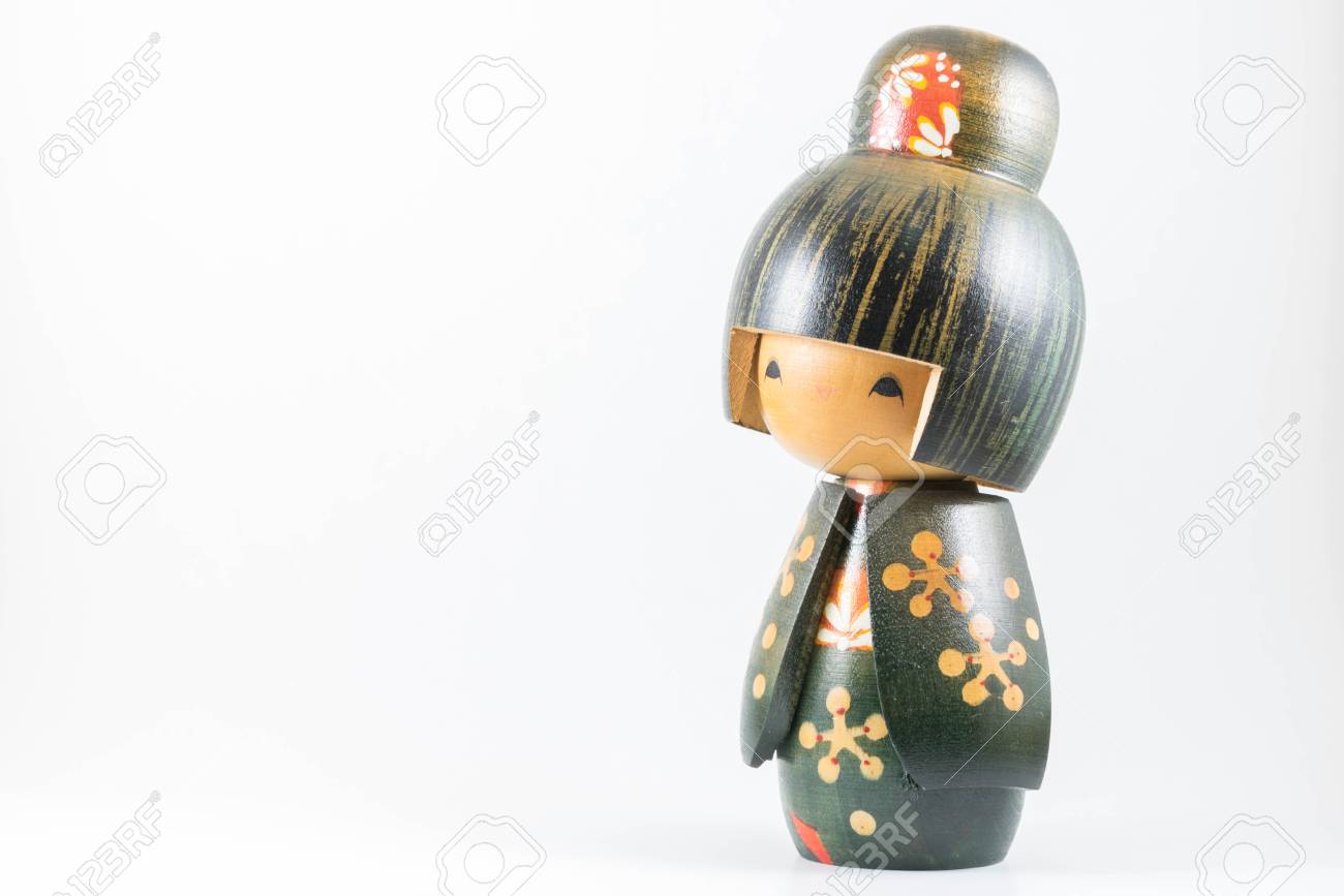 muñecas japonesas de madera