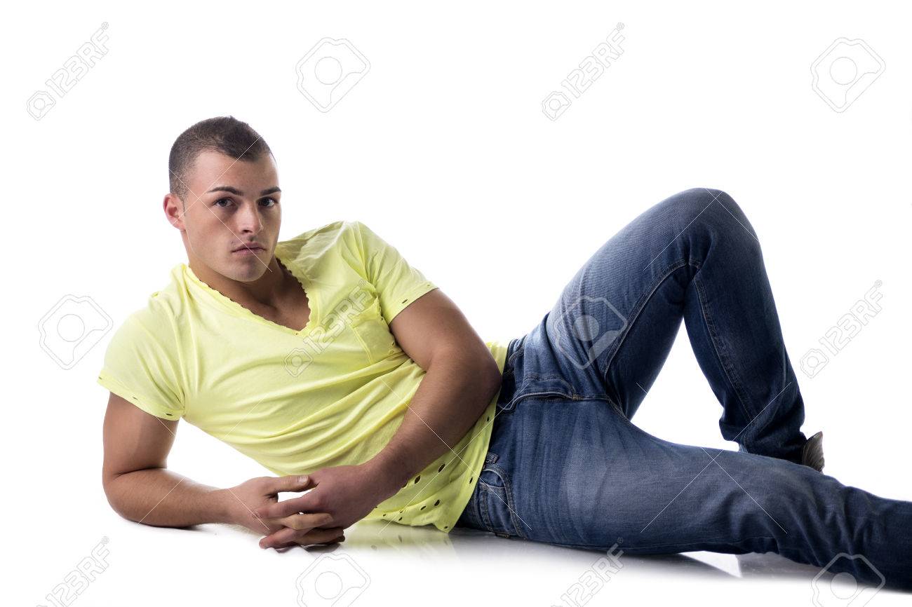 [Image: 25918246-handsome-muscular-young-man-lay...-elbow.jpg]