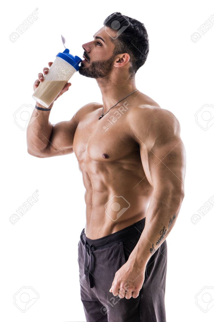 それは 白い背景で隔離から飲む彼の手でタンパク質ミキサーでポーズ ハンサムな筋肉男 の写真素材 画像素材 Image それは 白い背景で隔離から飲む彼の手でタンパク質ミキサーでポーズ ハンサムな筋肉男 の写真素材 画像素材 Image