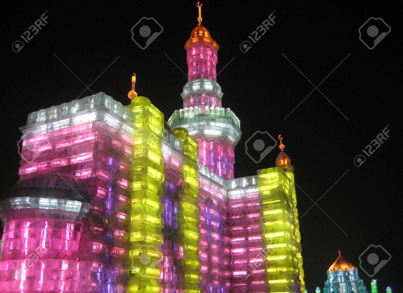中国ハルビン氷祭りから氷の彫刻 の写真素材 画像素材 Image 中国ハルビン氷祭りから氷の彫刻 の写真素材 画像素材 Image