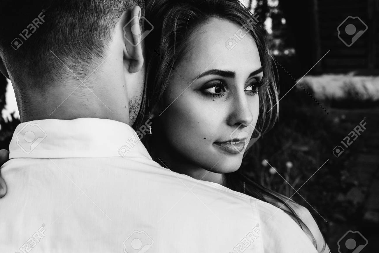 Schwarzes Girl Entspannt Sich Mit Ihrem Geliebten Schwarzes Girl Entspannt Sich Mit Ihrem Geliebten