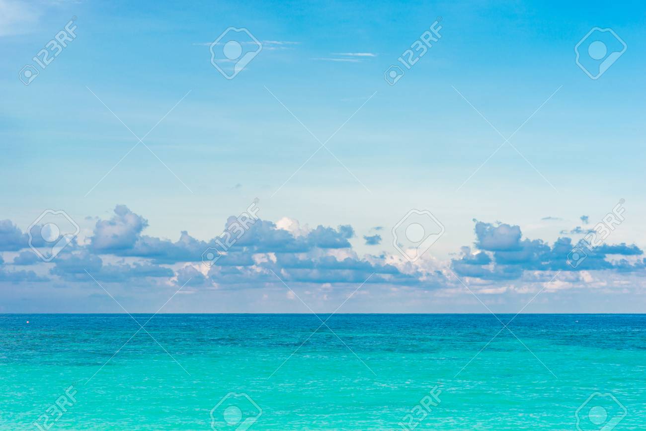 海に雲がかかる空美しい海 自然の成分 の写真素材 画像素材 Image 42553005