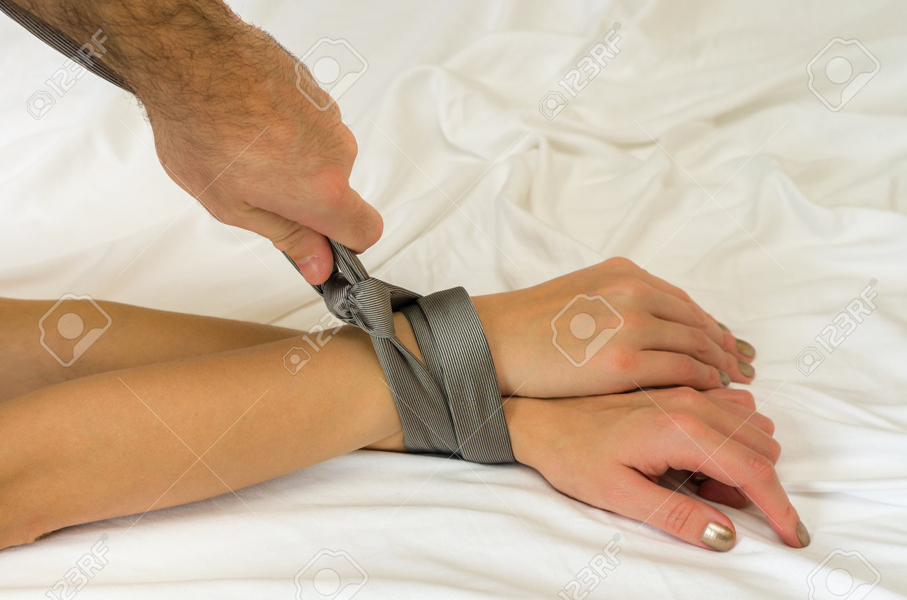 how to tie hands to bed