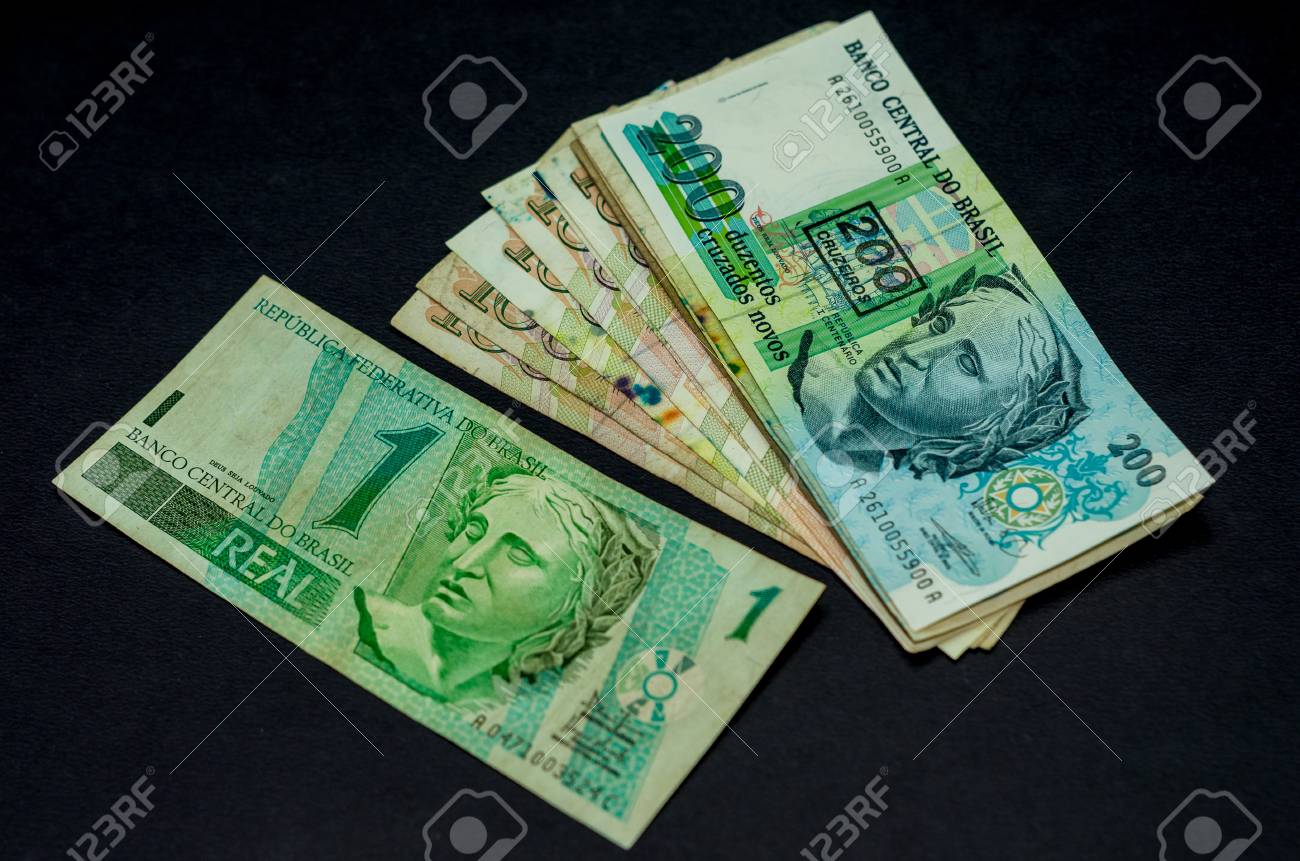 お金のスタック, インフレの概念, 通貨変換.ブラジルの通貨、クルーザーのためのレアル。の写真素材・画像素材 Image 98098199