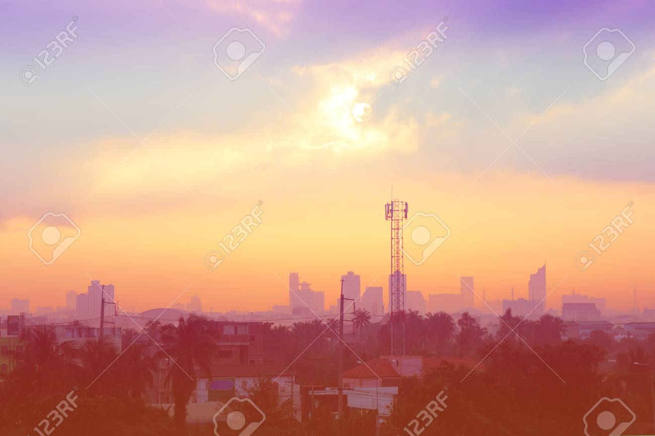 Foto De Fundo Natureza Abstrata Com Ceu Ao Por Do Sol Da Manha Efeito De Filtro Vintage Fotos Retratos Imagenes Y Fotografia De Archivo Libres De Derecho Image 48770717