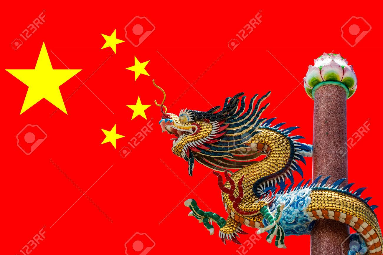 Drapeau Republique Populaire De Chine Chine Avec Dragon Sculpture Banque D Images Et Photos Libres De Droits Image 51037699