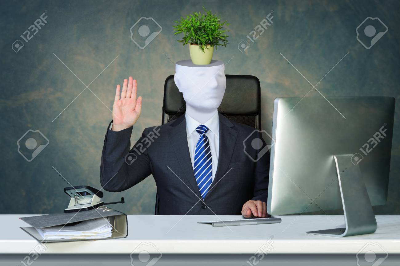 オフィスの無関心な同僚と悪い職場の雰囲気の象徴的な画像 の写真素材 画像素材 Image