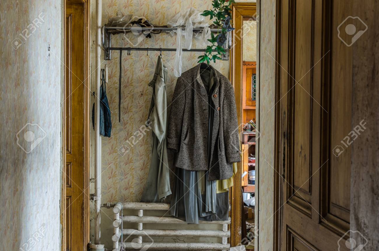 Exploring Antique Clothing at Eastman Museum, image size:1300x861