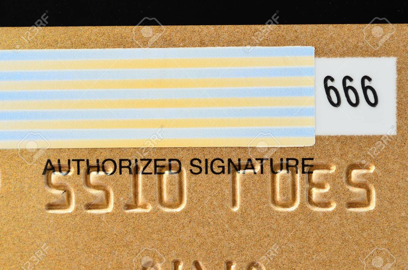 CVC 번호와 황금 신용 카드의 닫습니다 로열티 무료 사진, 그림, 이미지 그리고 스톡포토그래피. Image 30742712