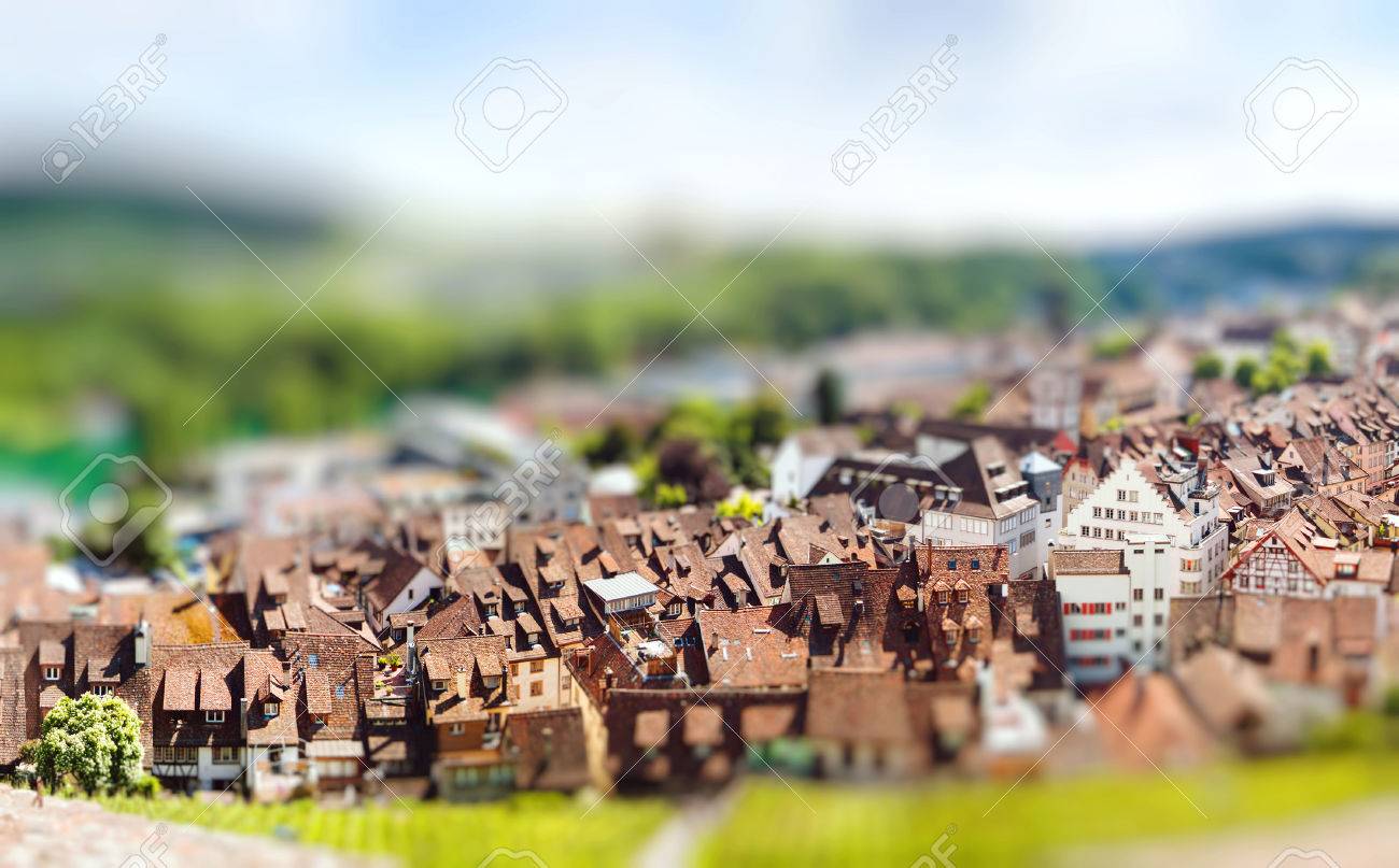 スイスの街シャフハウゼンのパノラマ風景 ライン川 ヨーロッパ ミニチュア チルトシフト レンズの効果 の写真素材 画像素材 Image