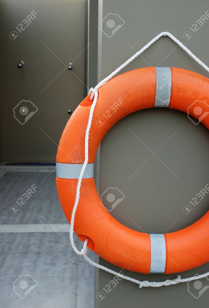 救命浮き輪の壁にハングアップ の写真素材 画像素材 Image