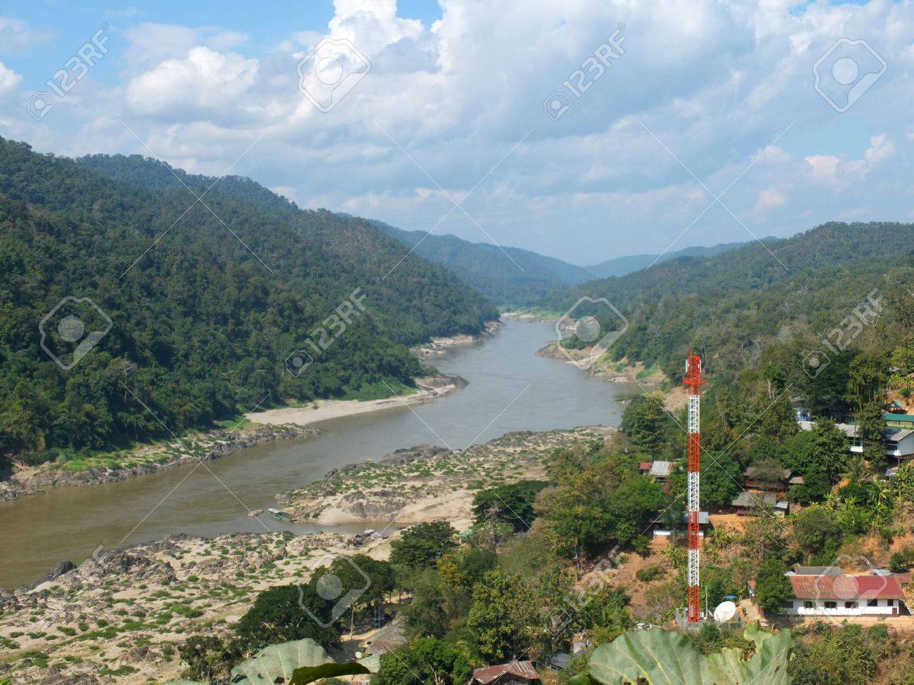 タイとミャンマーの国境間 Hong メーホンソーン県のサルウィン川 の写真素材 画像素材 Image