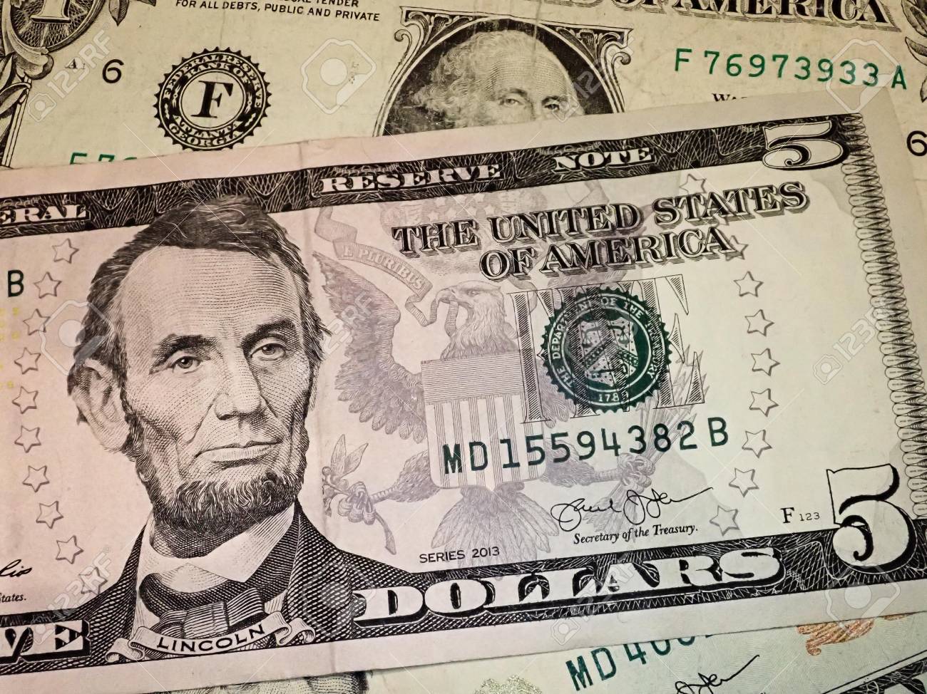 エイブラハム・リンカーンは5ドル紙幣マクロの肖像画に直面し