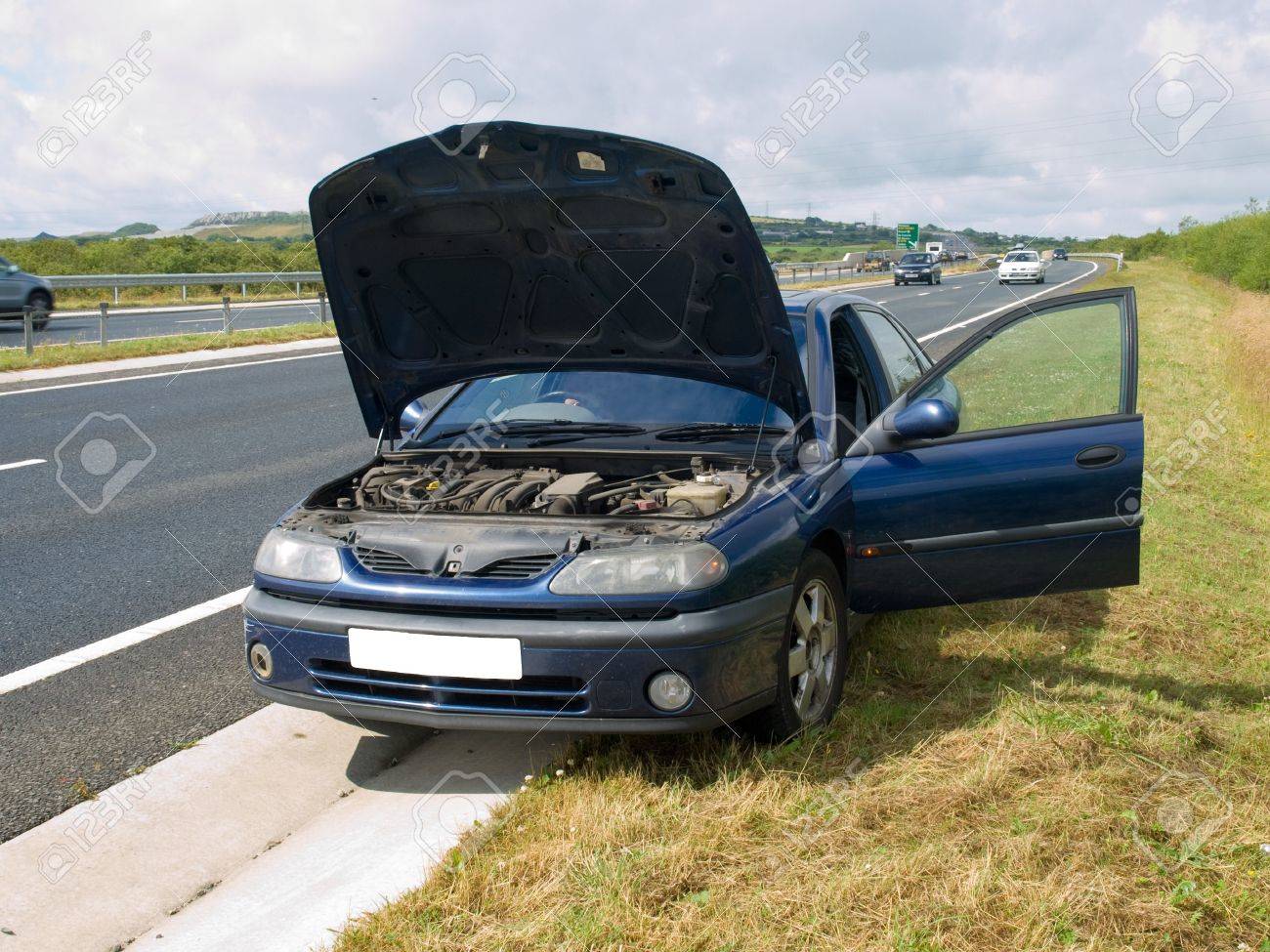 Car Broke Down >> Broken Down Car On The Side Of A Busy Road Car Broke Down >> Broken Down Car On The Side Of A Busy Road