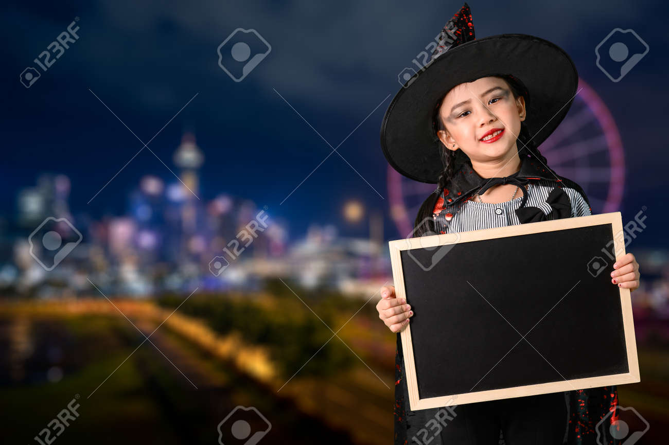 the childrens in the Halloween costume. the concept of Halloween, festival, party and happiness - 155918013 the childrens in the Halloween costume. the concept of Halloween, festival, party and happiness - 155918013