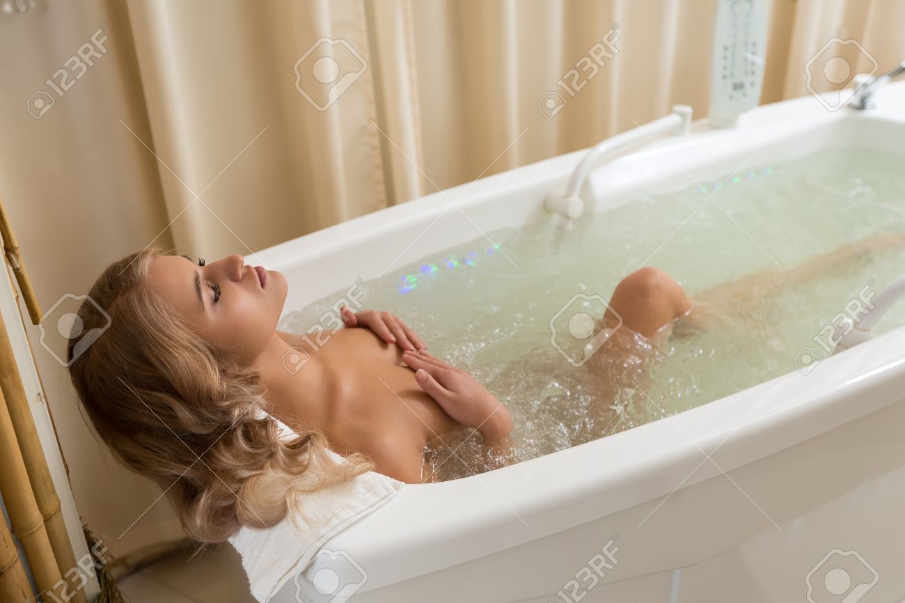 Fille Jacuzzi