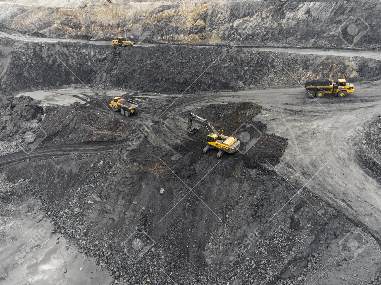 鉱業| こうぎょう| mining industry, mining 是什麼意思？-日文字典，日文中文（繁體）字典Mazii