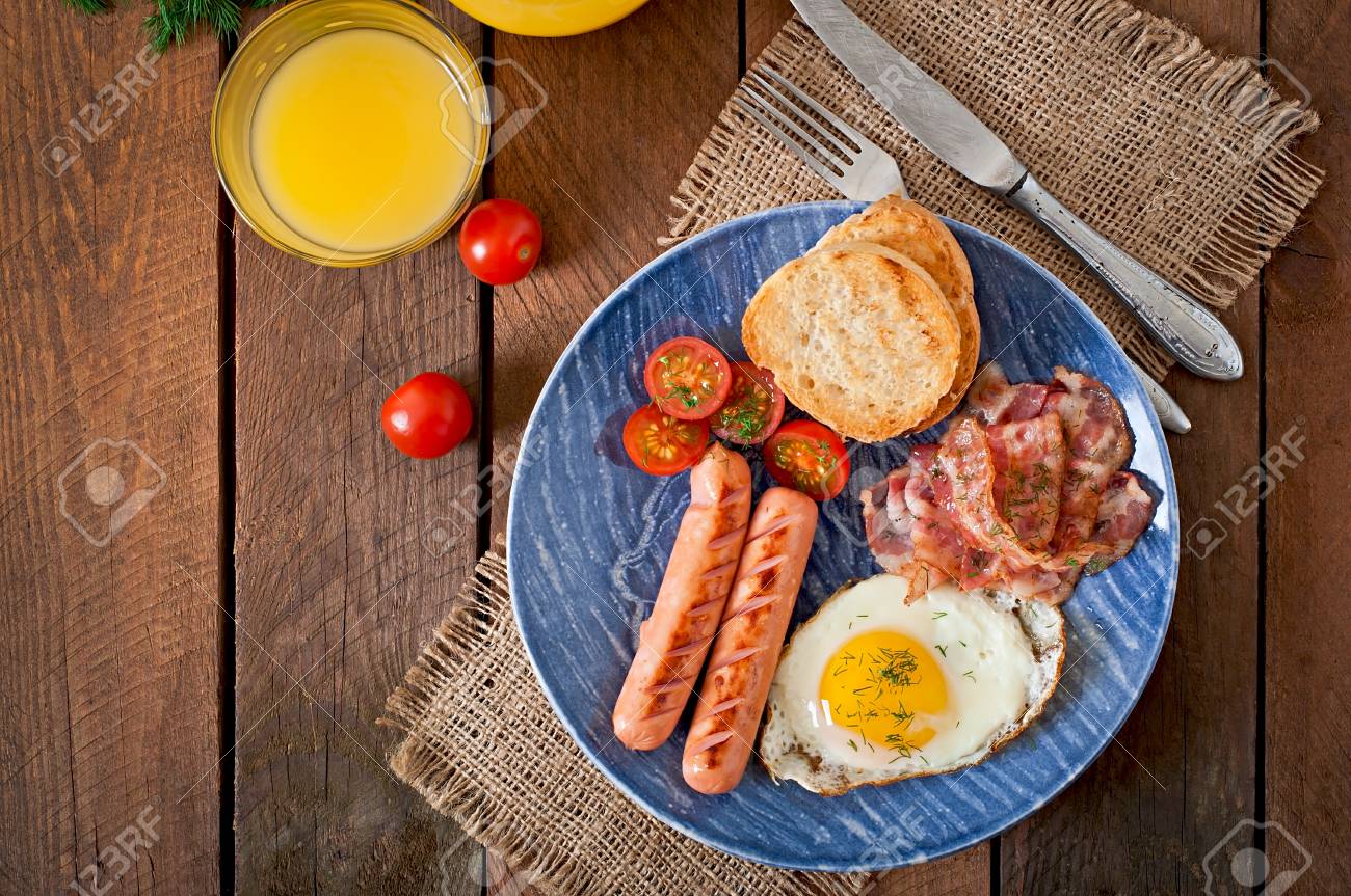 英語の朝食のトースト 卵 ベーコン 木製の背景で素朴なスタイルの野菜 の写真素材 画像素材 Image 英語の朝食のトースト 卵 ベーコン 木製の背景で素朴なスタイルの野菜 の写真素材 画像素材 Image