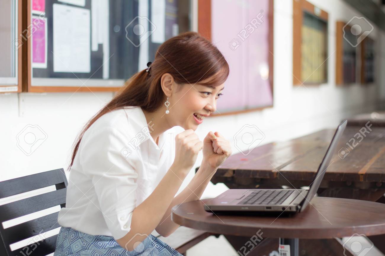 48992369-portrait-of-thai-adult-businesswoman-beautiful-girl-using-computer-notebook-.jpg