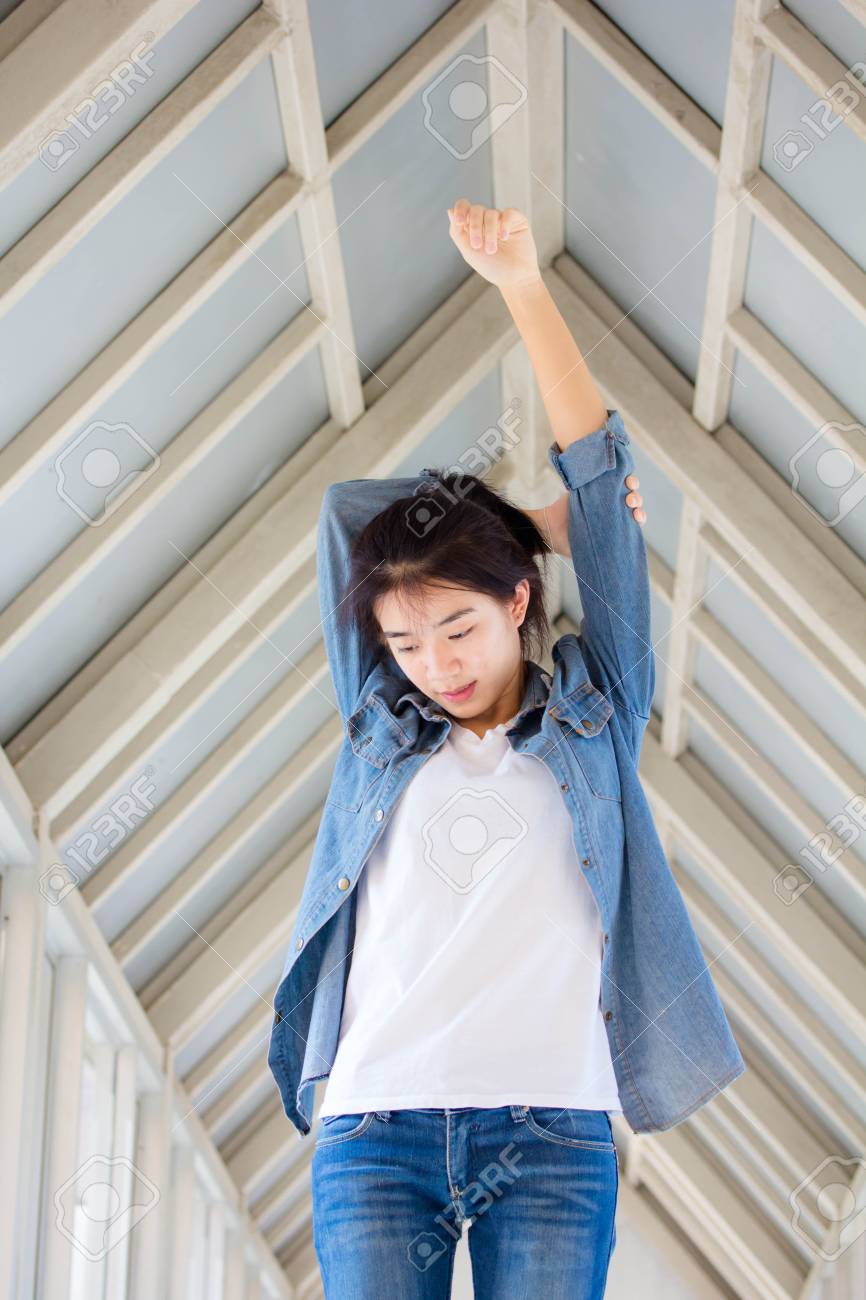 Adolescente Asiatico Tailandes Pantalones Vaqueros De Las Mujeres