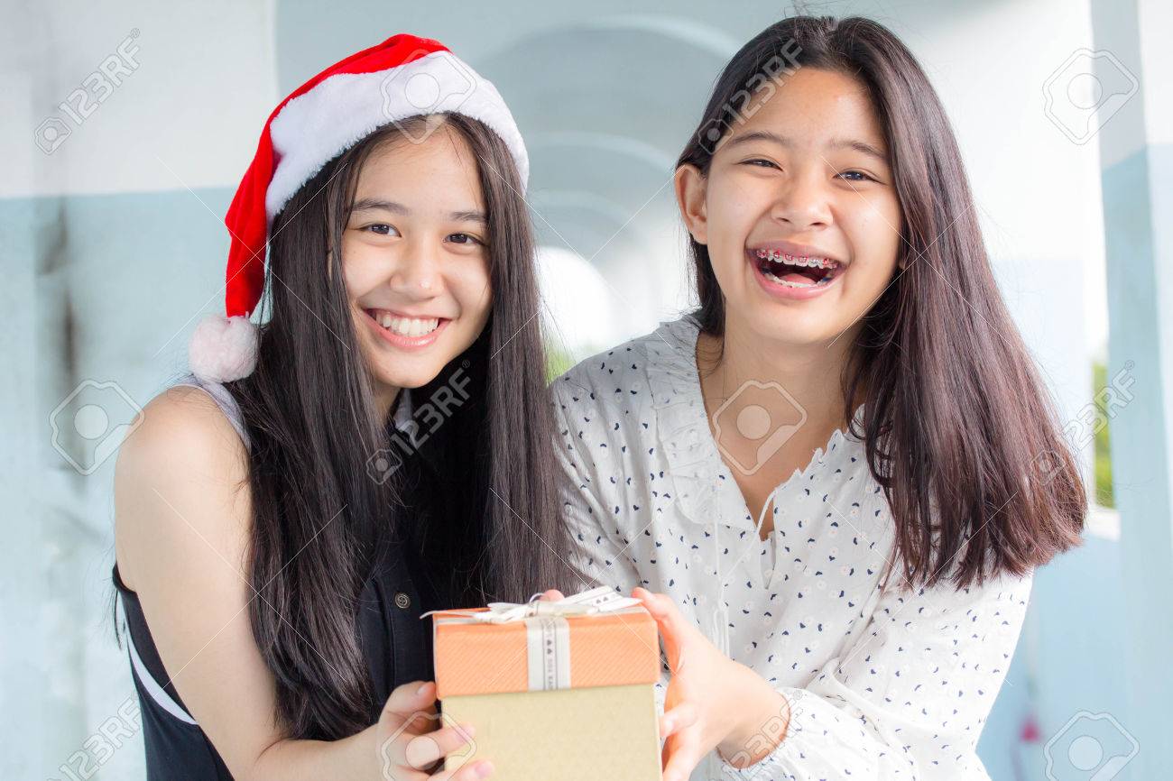 What to give a girl for a year What to give a girl for a year