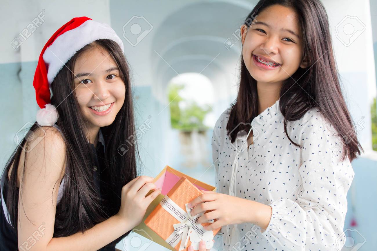 What to give a girl for a year What to give a girl for a year
