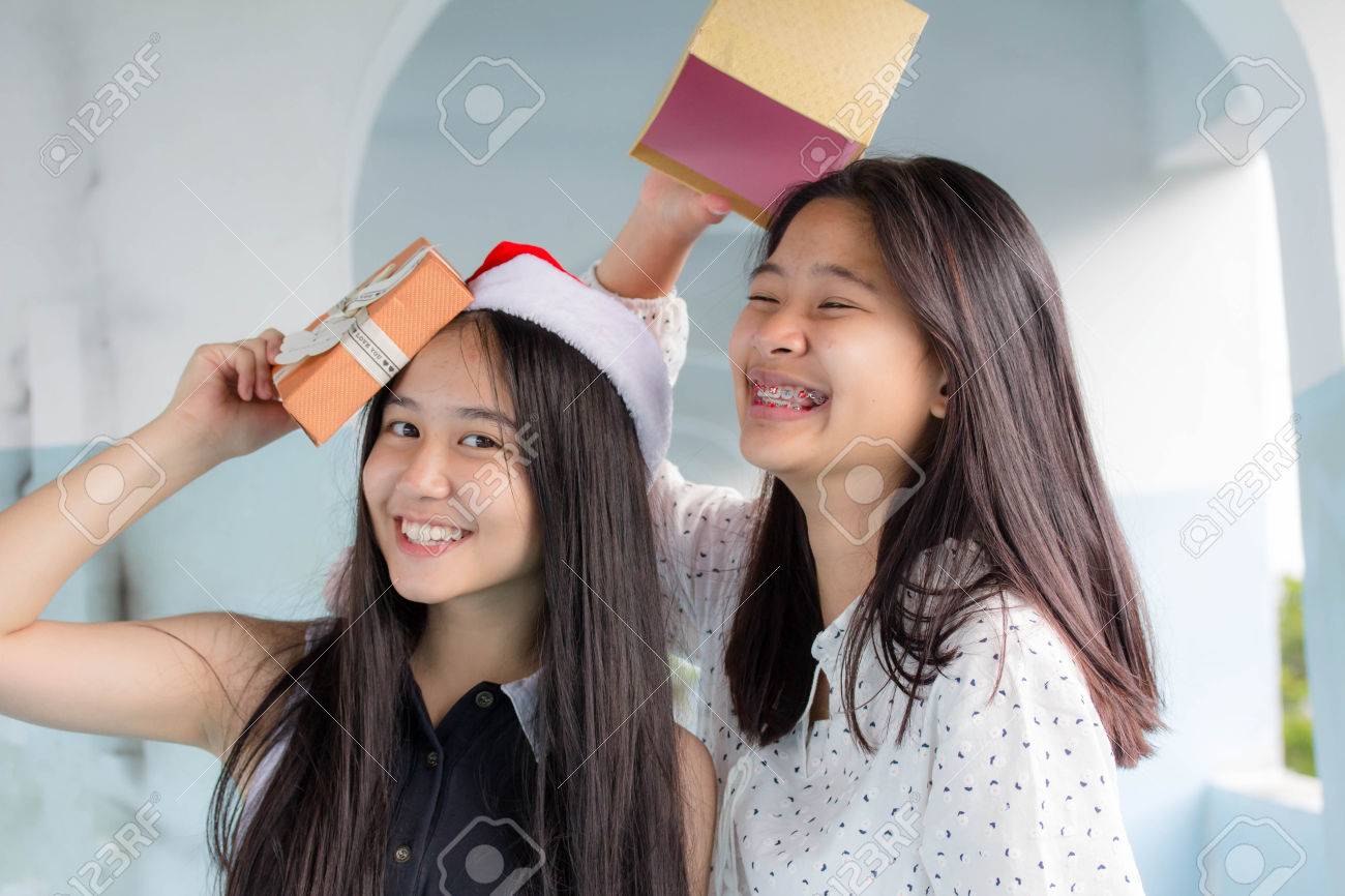 What to give a girl for a year What to give a girl for a year