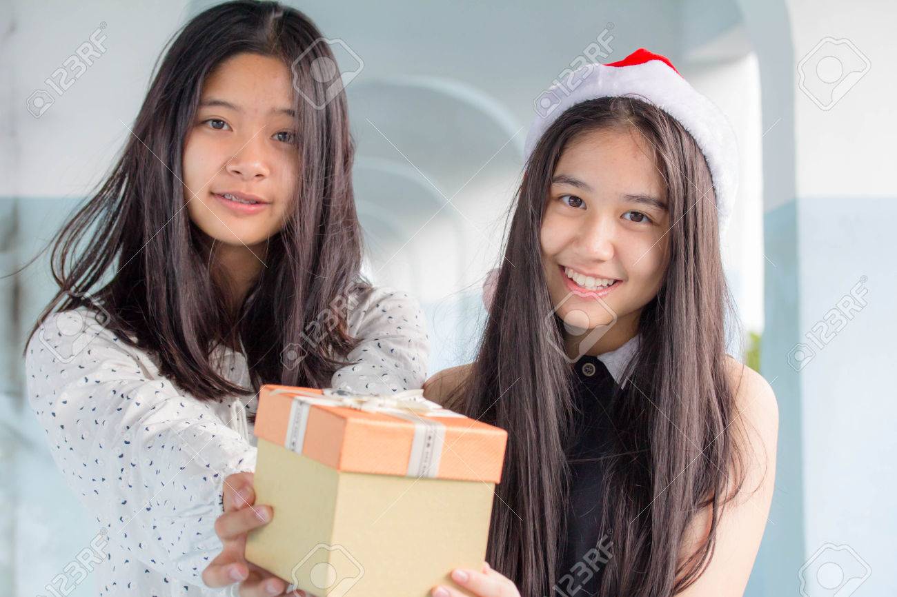 What to give a girl for a year What to give a girl for a year