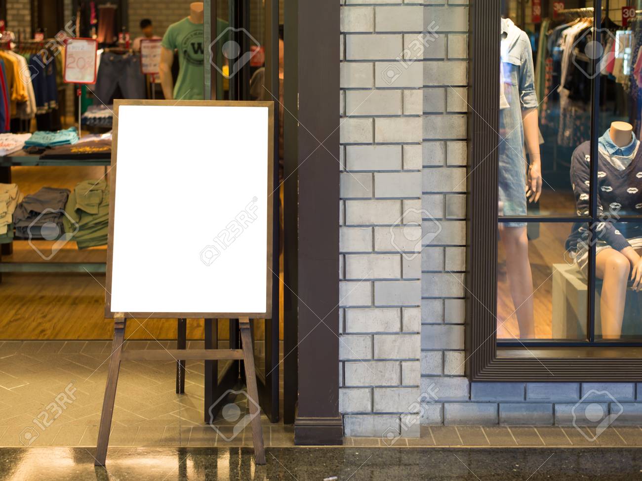 Blank wooden sign with copy space for your text message or content in modern shopping mall. - 44556923 Blank wooden sign with copy space for your text message or content in modern shopping mall. - 44556923