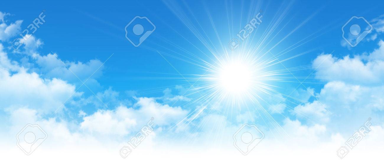 早朝の青い空 輝く太陽の上に上がると 白い雲を突破 の写真素材 画像素材 Image