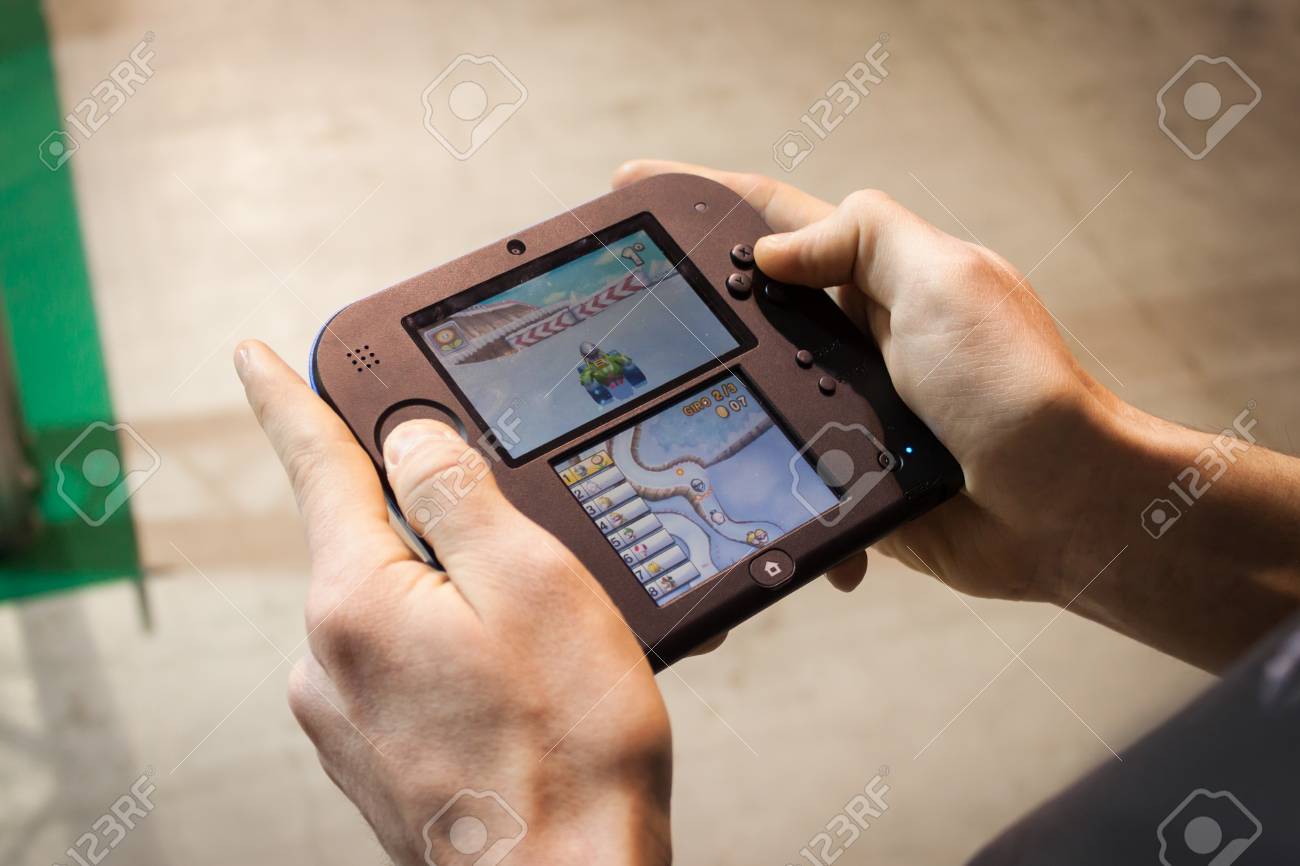 ミラノ イタリア 3 月 14 日 任天堂コンソールを Cartoomics 漫画 アニメ コスプレ ファンタジー ミラノで 14 年 3 月 14 日のゲームに専用のイベント出展 の写真素材 画像素材 Image