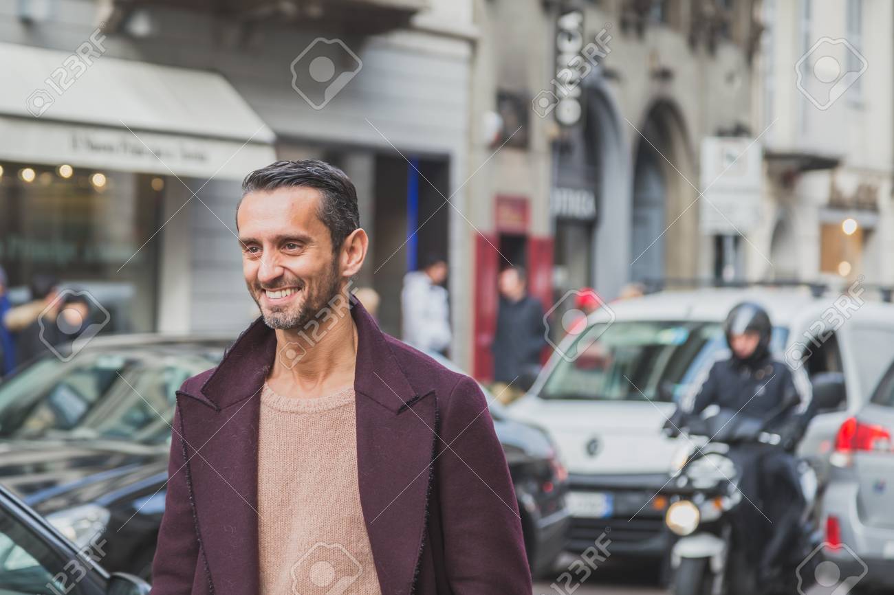 カヴァッリ ファッションショー 15 年 1 月 日にミラノでミラノ メンズ ファッション ウィークの建物外ミラノ イタリア 1 月 日 人が集まる の写真素材 画像素材 Image カヴァッリ ファッションショー 15 年 1 月 日にミラノでミラノ メンズ ファッション ウィークの建物外ミラノ イタリア 1 月 日 人が集まる の写真素材 画像素材 Image